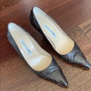 Manolo Blahnik 38 dark brown heels